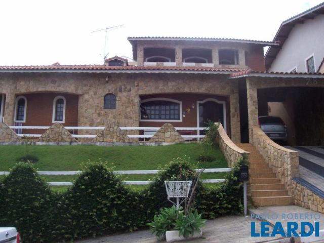 Casa Em Condomínio