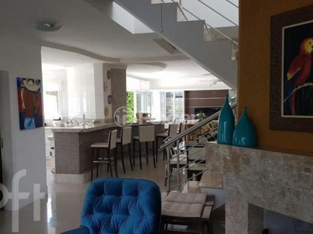 Casa em Condomínio, 6 dormitórios, 354 m², em Zona Nova