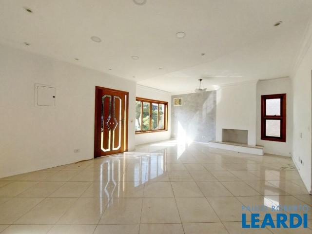 Casa Em Condomínio