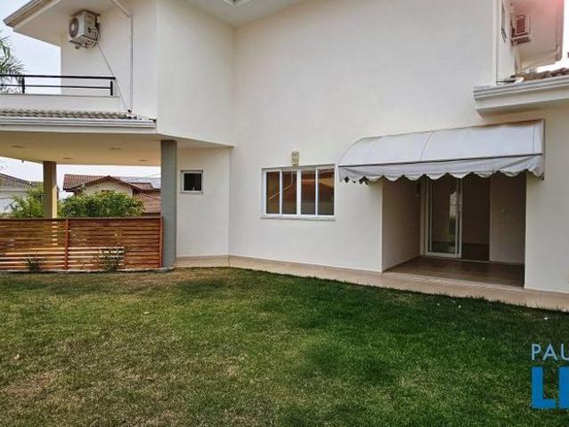 Casa Em Condomínio