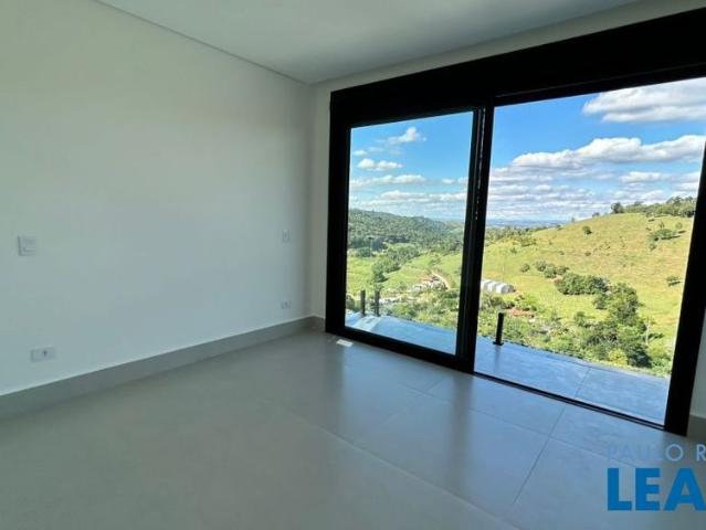 Casa Em Condomínio