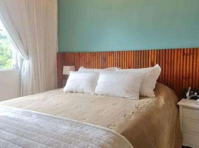 Casa Em Condomínio