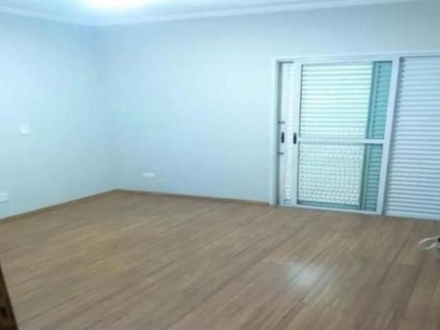 CASA EM CONDOMÍNIO