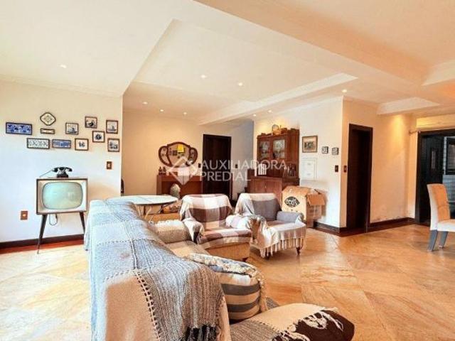 Casa em condomínio com acesso direto ao Guaíba