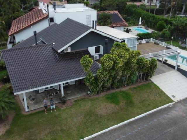 Casa em condominio com infraestrutura de clube