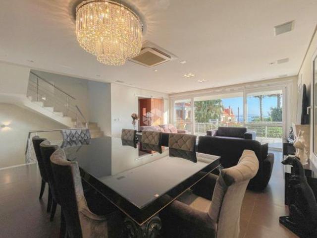 Casa em condomínio com vista para o Guaíba