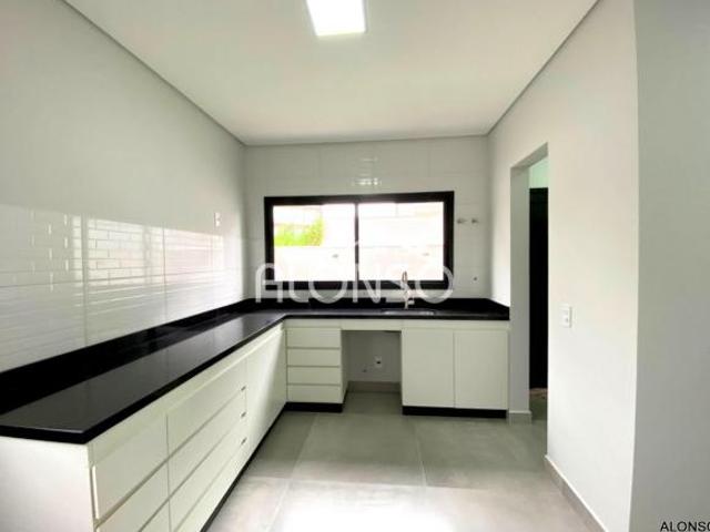 CASA EM CONDOMÍNIO COM 03 SUÍTES, GRANJA VIANA !