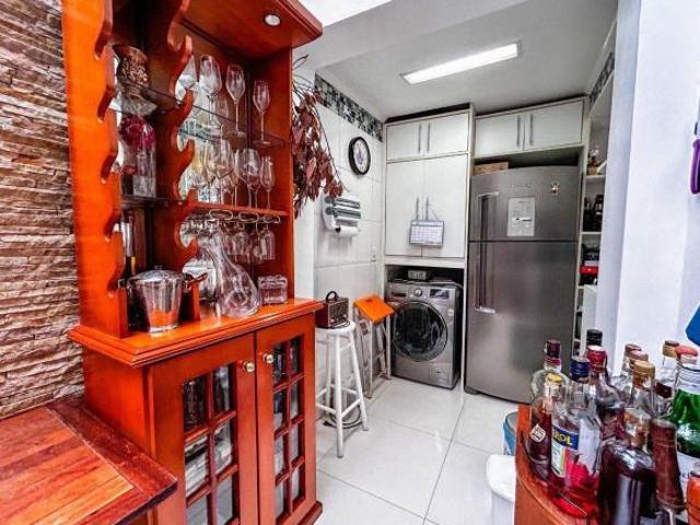 casa em condominio, com 1 suíte, 2 vagas, lareira, churrasqueira, infra completa