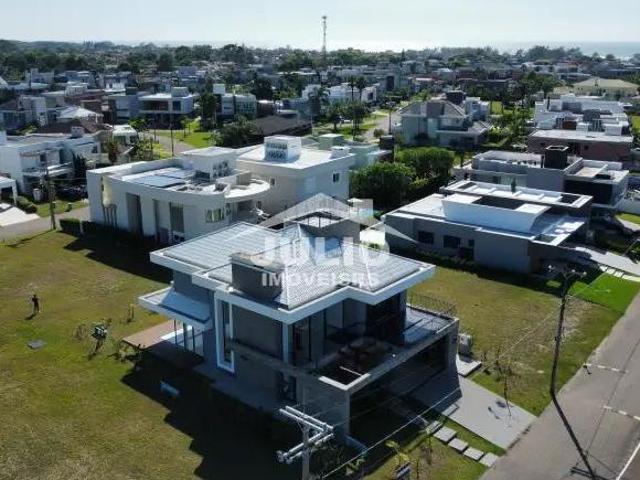 Casa em Condomínio com 290m², 5 dorm. no bairro Itapeva em Torres
