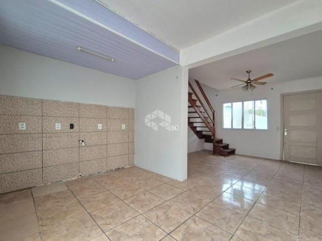 Casa em condomínio com 2 dormitórios e 1 vaga de garagem, no bairro Humaitá, em