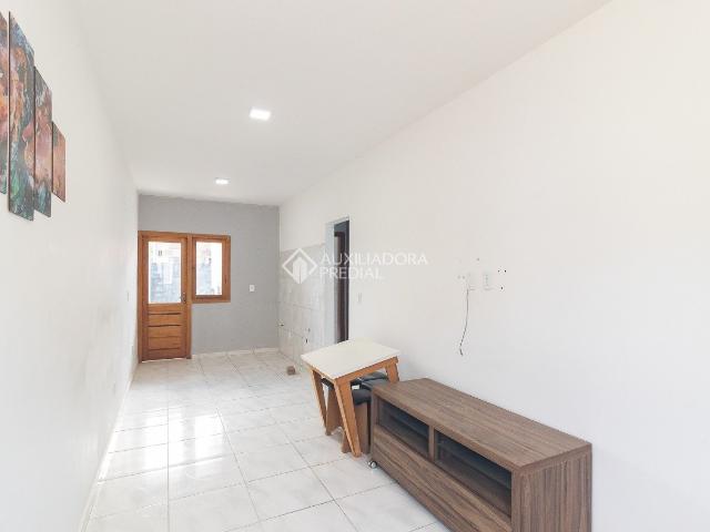 Casa em Condomínio com 2 quartos e 46m² para alugar em Ponta Grossa, Porto Alegre
