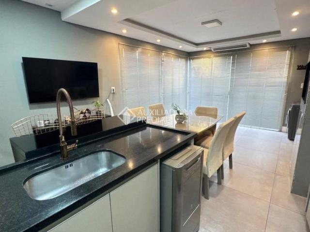 Casa em Condomínio com 2 quartos e 75m² para alugar em Central Parque, Cachoeirinha