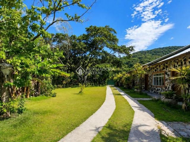 Casa em Condomínio com 2 quartos e 90m² para alugar em Lagoa da Conceição, Florianópolis