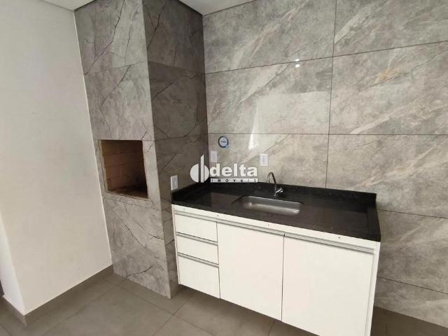 Casa Em Condomínio Com 2 Quartos Sendo 1 Suíte, Disponível Para Locação No Bairr