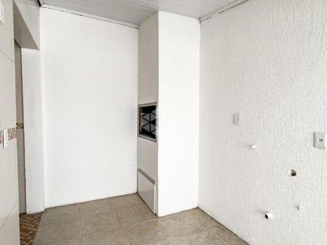 Casa em condomínio com 2 vagas de garagem no bairro Humaitá em Porto Alegre