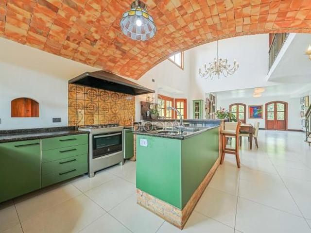 Casa em condominio com 390m² privativos, 3 suítes