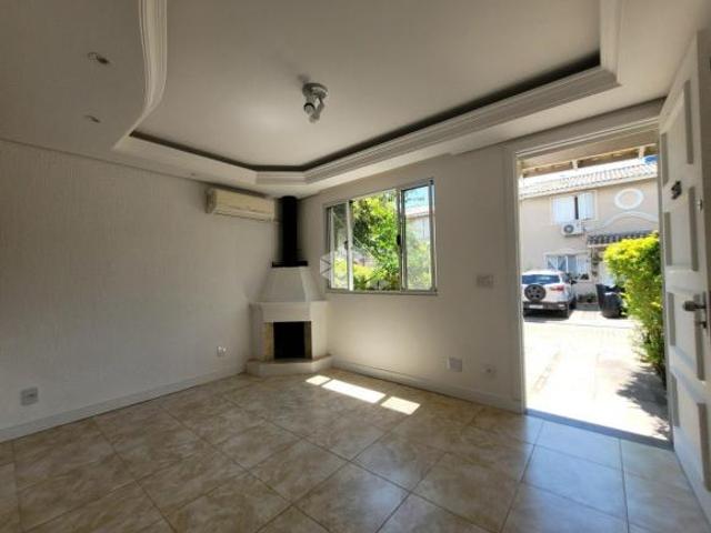 Casa em Condominio com 3 dormitórios e 1 vaga de garagem no Bairro Humaita, Em Porto Alegre