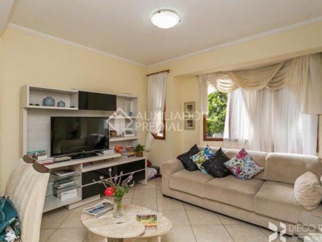 Casa em condomínio com 3 dormitórios no bairro Cristal
