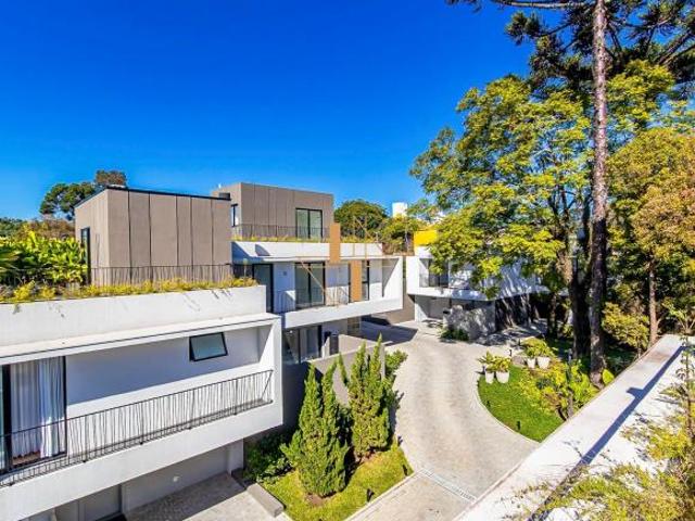 Casa em condomínio com 3 dormitórios no Guabirotuba