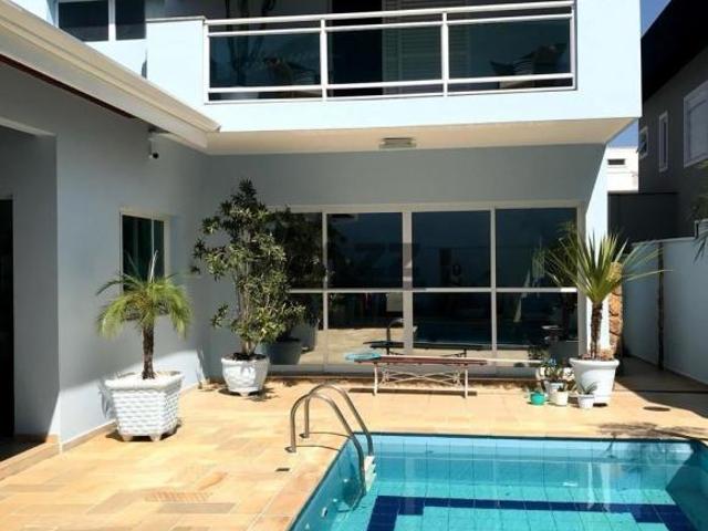 Casa em Condomínio com 3 Suítes, Piscina e Área Gourmet Completa