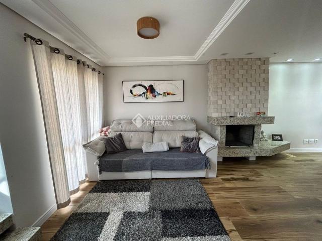 Casa em Condomínio com 3 quartos e 170m² para alugar em Hípica, Porto Alegre