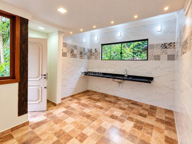 Casa em Condomínio com 3 quartos e 100m² para alugar em Lagoa da Conceição, Florianópolis