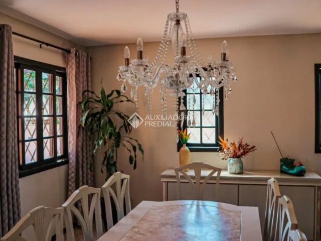 Casa em Condomínio com 3 quartos e 293m² para alugar em Lagoa da Conceição, Florianópolis