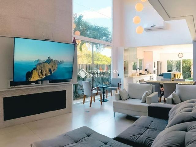 Casa em Condomínio com 3 quartos e 350m² para alugar em Grama, Garopaba