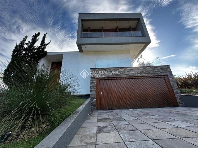 Casa em Condomínio com 3 quartos e 359m² para alugar em Vila Nova, Porto Alegre