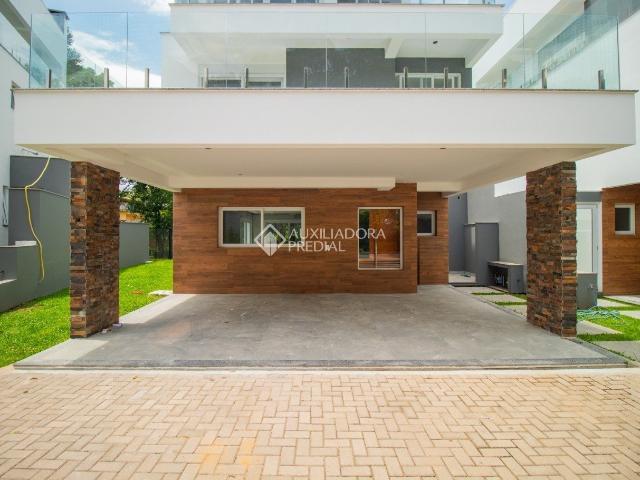Casa em Condomínio com 3 quartos e 300m² para alugar em Pedra Redonda, Porto Alegre