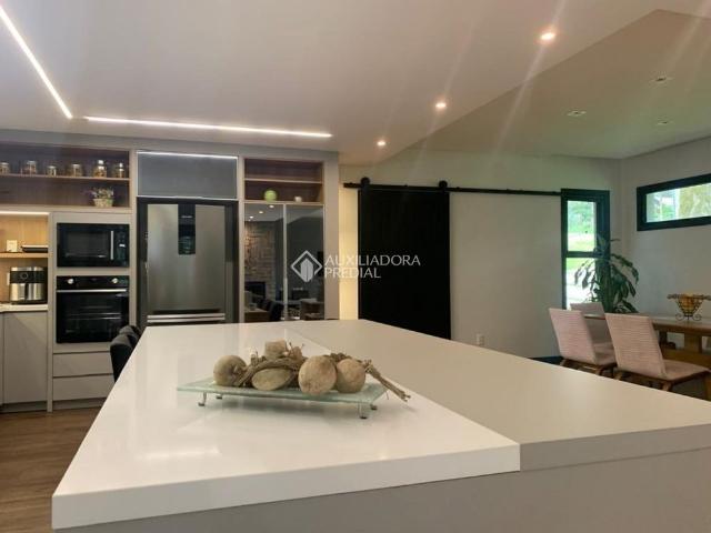 Casa em Condomínio com 3 quartos e 327m² para alugar em O Bosque, Gramado