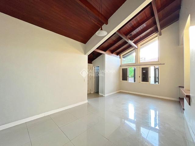 Casa em Condomínio com 3 quartos e 400m² para alugar em Cavalhada, Porto Alegre