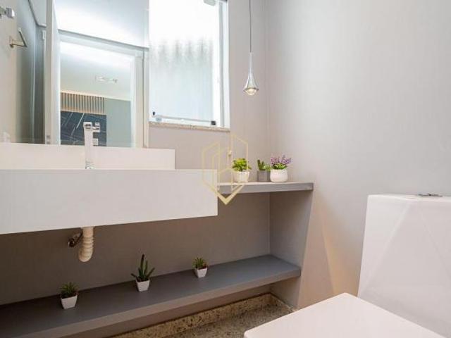 Casa em condomínio com 3 quartos e 4 vagas no Uberaba