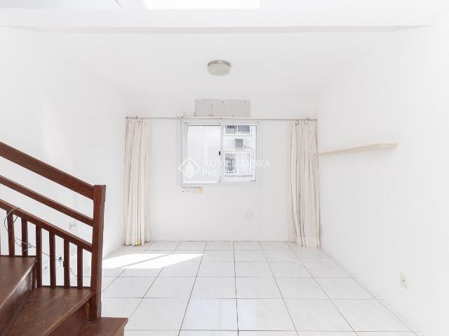 Casa em Condomínio com 3 quartos e 75m² para alugar em Hípica, Porto Alegre