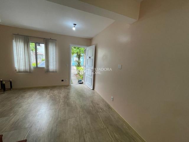 Casa em Condomínio com 3 quartos e 77m² para alugar em Humaitá, Porto Alegre