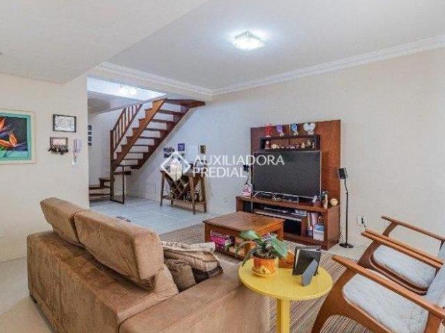 Casa em condomínio com 3 quartos no bairro Tristeza