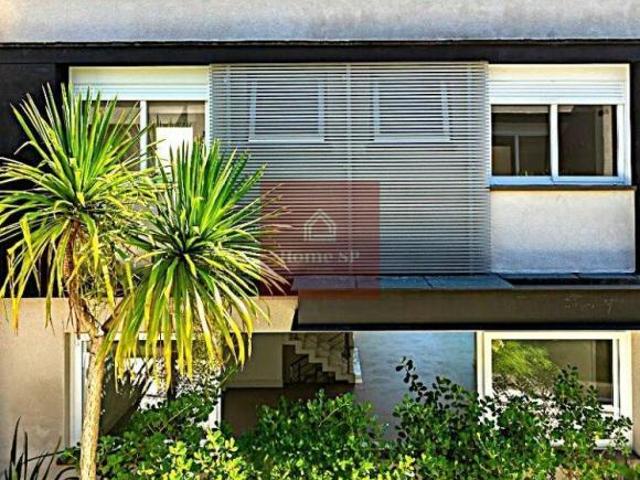 Casa em Condomínio com 408 m2, 4 suítes, 4 vagas, com piscina