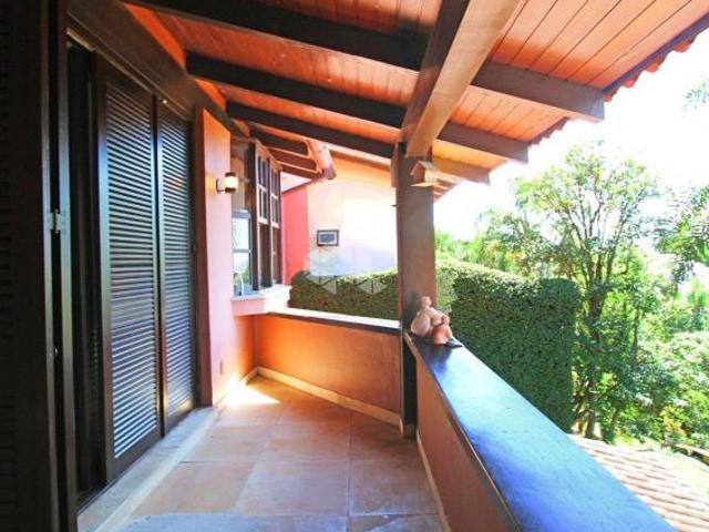Casa em Condomínio com 4 Dormitórios no Bairro Santa Teresa