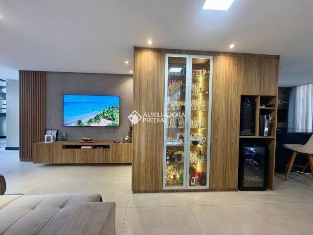 Casa em Condomínio com 4 quartos e 168m² para alugar em Fátima, Canoas