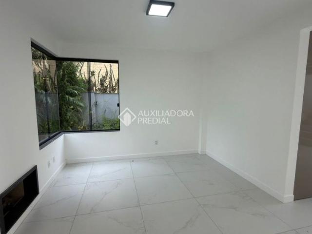 Casa em Condomínio com 4 quartos e 200m² para alugar em Carvoeira, Florianópolis