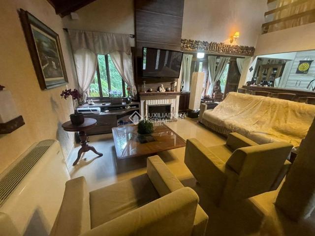 Casa em Condomínio com 4 quartos e 200m² para alugar em Mato Queimado, Gramado