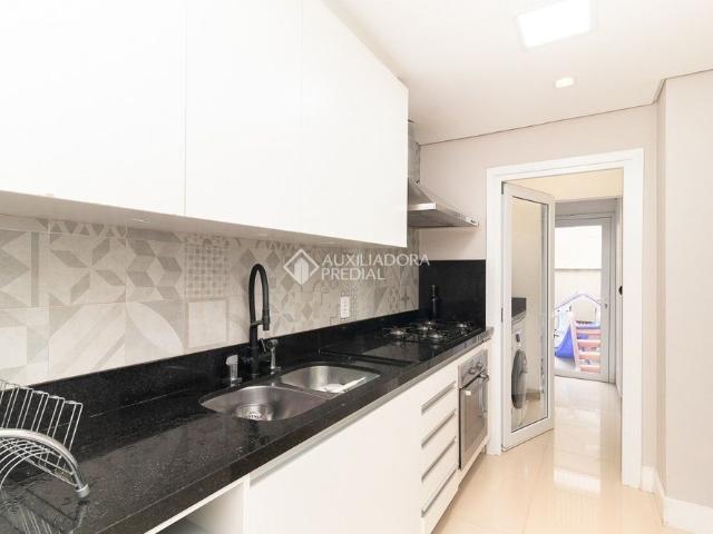 Casa em Condomínio com 4 quartos e 210m² para alugar em Tristeza, Porto Alegre