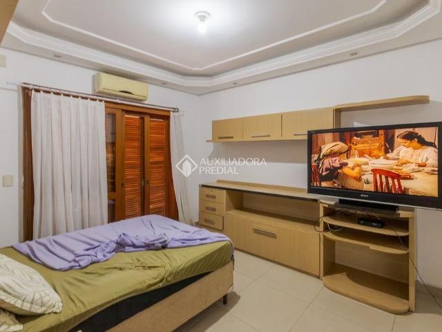 Casa em Condomínio com 4 quartos e 390m² para alugar em Sarandi, Porto Alegre