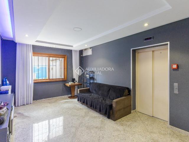 Casa em Condomínio com 4 quartos e 552m² para alugar em Sarandi, Porto Alegre