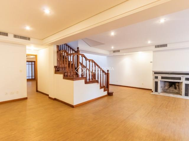 Casa em Condomínio com 4 quartos e 480m² para alugar em Petrópolis, Porto Alegre