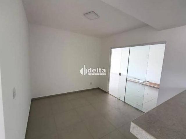 Casa em condomínio com 4 quartos sendo 2 suítes disponível para locação e venda no bairro Bosque dos
