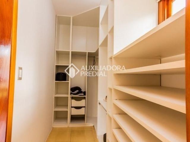 Casa em Condomínio com 5 quartos e 220m² para alugar em Igara, Canoas