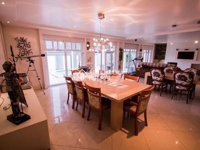 Casa em Condomínio com 5 quartos e 375m² para alugar em Jardim Carvalho, Porto Alegre