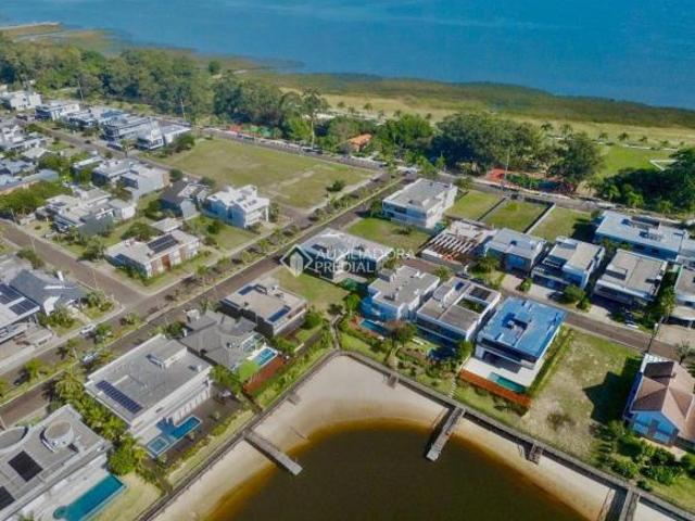Casa em Condomínio com 7 Suítes, Piscina e Elevador no Velas da Marina, Capão da Canoa