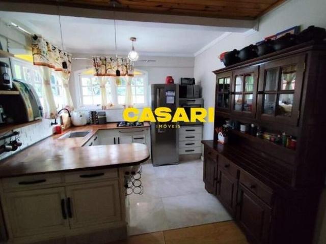 Casa em Condomínio com 800m² de Terreno e Lazer Completo – Um Refúgio de Tranqui